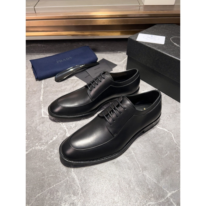 Pra*a leather shoes